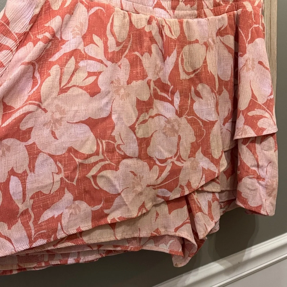 Torrid Coral and Cream Floral Skort 2 - Picture 3 of 11